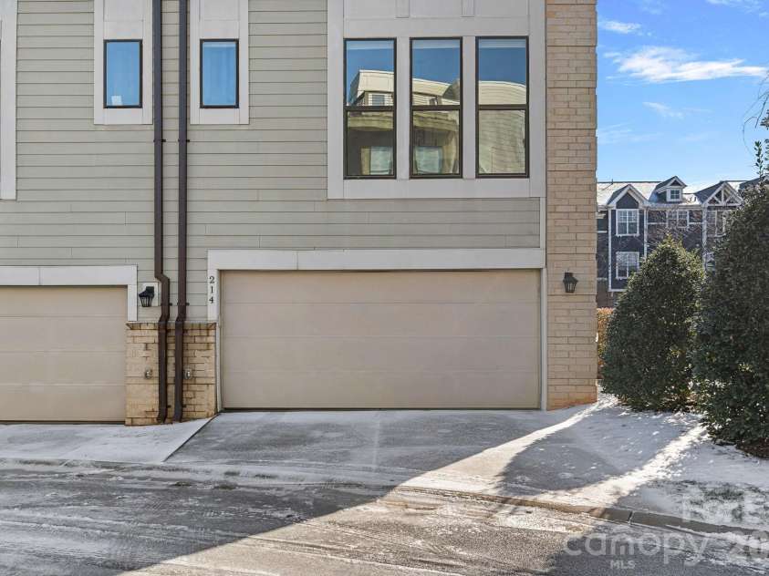 214 Wesley Heights Way, Charlotte, NC 28208.  MLS# CAR4335780, YatesRealty ID 4091. 