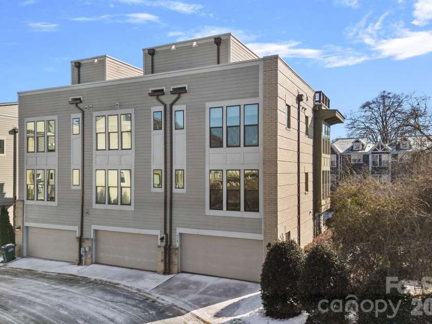 214 Wesley Heights Way, Charlotte, NC 28208.  MLS# CAR4335780, YatesRealty ID 4091. 