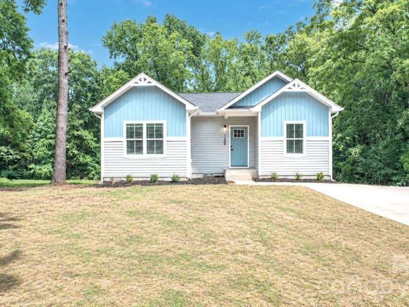 105 Falls Street, Kings Mountain, NC 28086.  MLS# CAR4403142, YatesRealty ID 40910. 