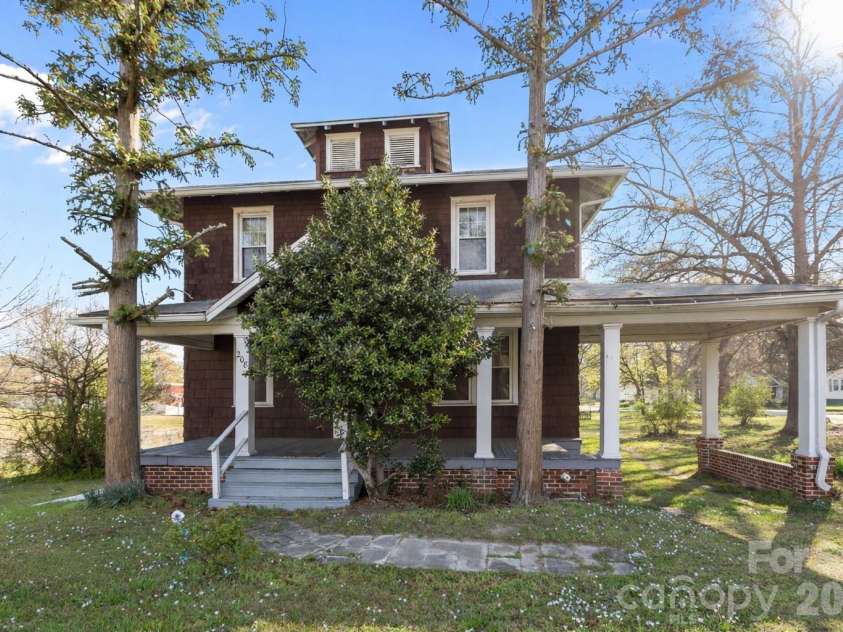 208 Myrtle School Road, Gastonia, NC 28052.  MLS# CAR4355887, YatesRealty ID 40913. 