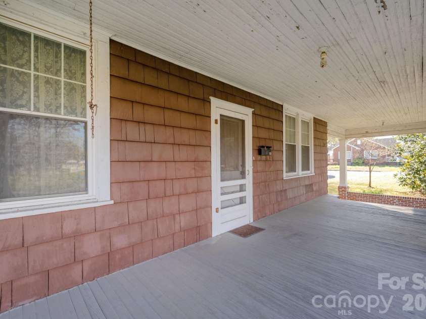 208 Myrtle School Road, Gastonia, NC 28052.  MLS# CAR4355887, YatesRealty ID 40913. 