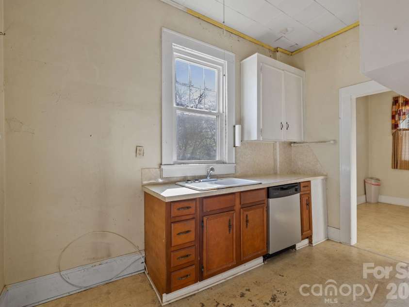 208 Myrtle School Road, Gastonia, NC 28052.  MLS# CAR4355887, YatesRealty ID 40913. 