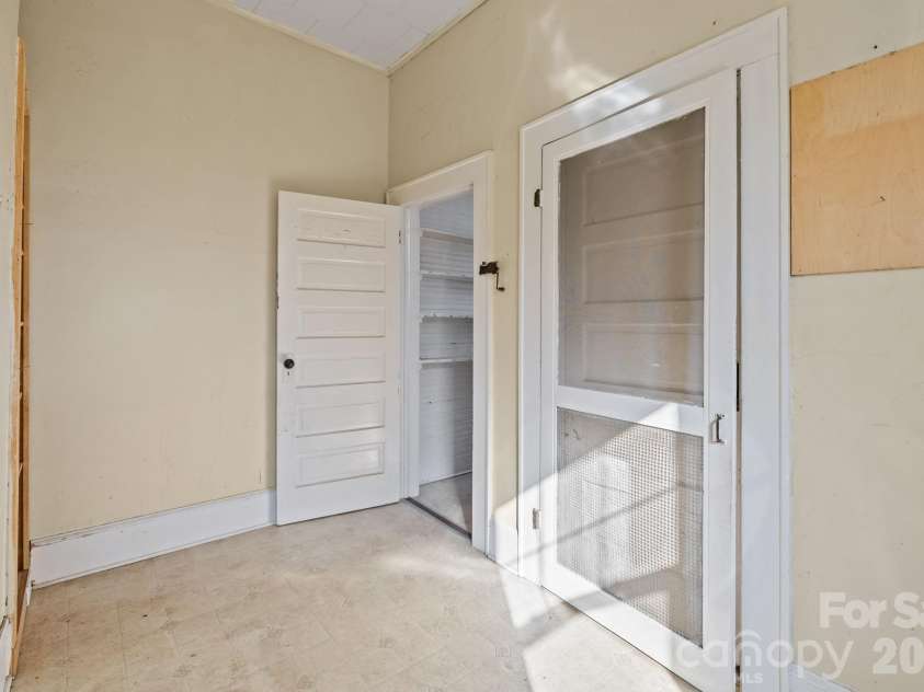 208 Myrtle School Road, Gastonia, NC 28052.  MLS# CAR4355887, YatesRealty ID 40913. 