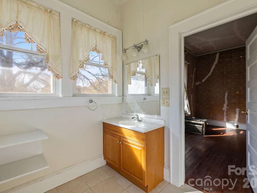 208 Myrtle School Road, Gastonia, NC 28052.  MLS# CAR4355887, YatesRealty ID 40913. 