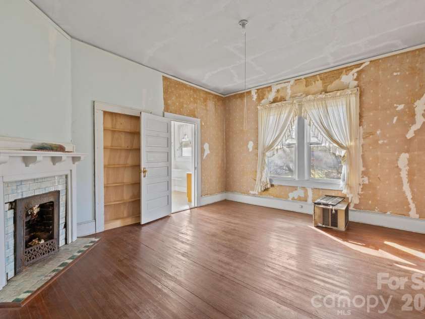 208 Myrtle School Road, Gastonia, NC 28052.  MLS# CAR4355887, YatesRealty ID 40913. 