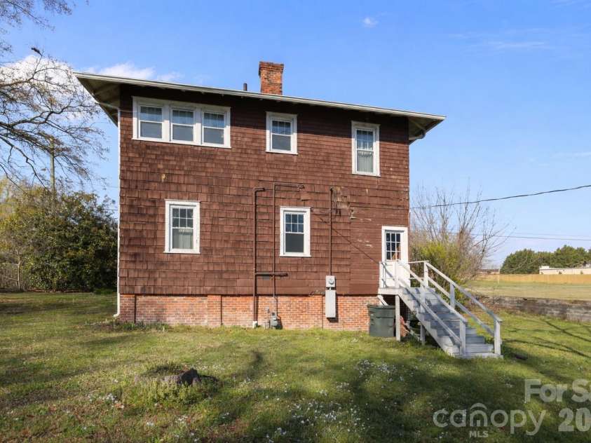 208 Myrtle School Road, Gastonia, NC 28052.  MLS# CAR4355887, YatesRealty ID 40913. 