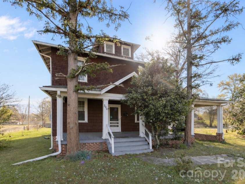 208 Myrtle School Road, Gastonia, NC 28052.  MLS# CAR4355887, YatesRealty ID 40913. 