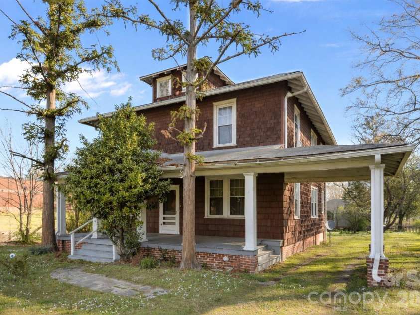 208 Myrtle School Road, Gastonia, NC 28052.  MLS# CAR4355887, YatesRealty ID 40913. 