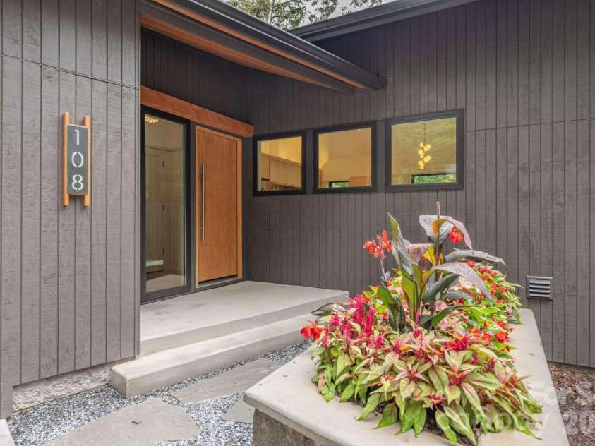 108 Truman Place, Asheville, NC 28803.  MLS# CAR4409484, YatesRealty ID 40914. 