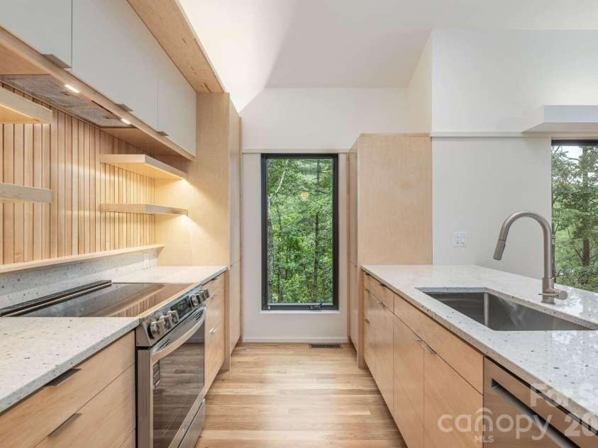108 Truman Place, Asheville, NC 28803.  MLS# CAR4409484, YatesRealty ID 40914. 