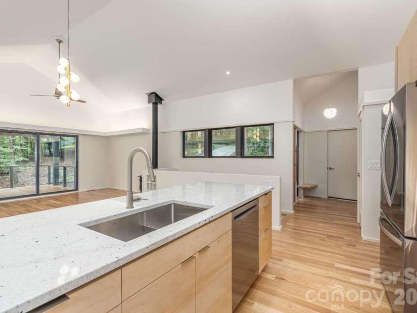 108 Truman Place, Asheville, NC 28803.  MLS# CAR4409484, YatesRealty ID 40914. 