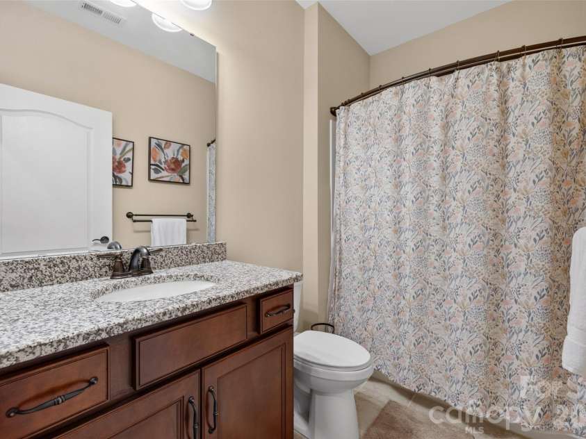 5220 Sweet Fig Way, Fort Mill, SC 29715.  MLS# CAR4342999, YatesRealty ID 40915. 