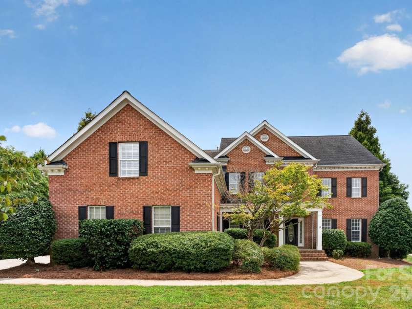 105 Castlestone Lane, Matthews, NC 28104.  MLS# CAR4407777, YatesRealty ID 40916. 