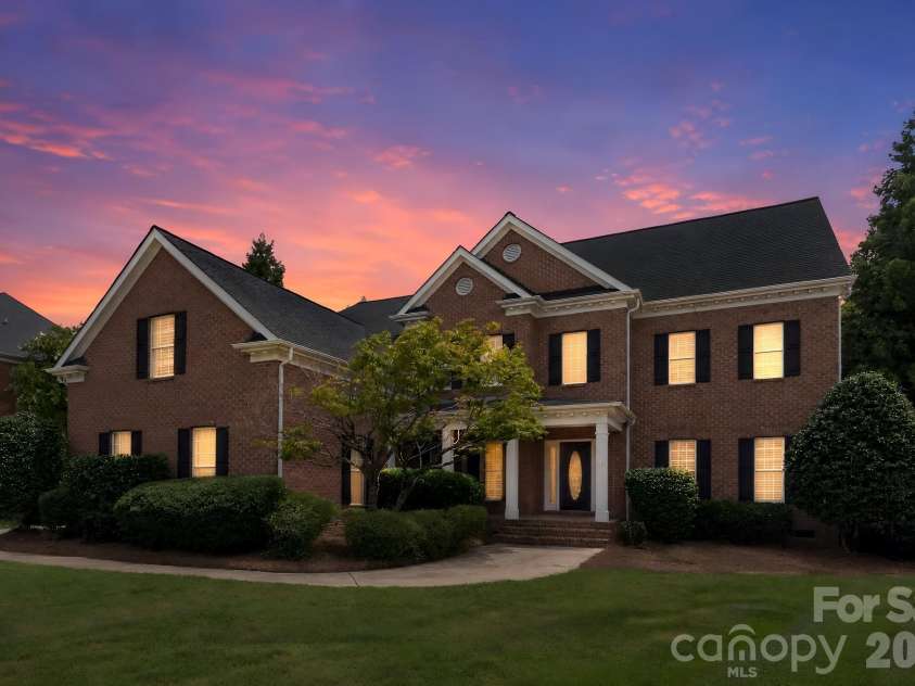 105 Castlestone Lane, Matthews, NC 28104.  MLS# CAR4407777, YatesRealty ID 40916. 