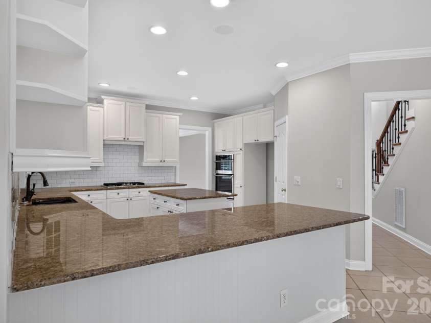 105 Castlestone Lane, Matthews, NC 28104.  MLS# CAR4407777, YatesRealty ID 40916. 