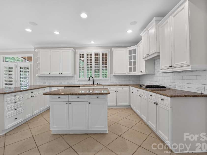 105 Castlestone Lane, Matthews, NC 28104.  MLS# CAR4407777, YatesRealty ID 40916. 