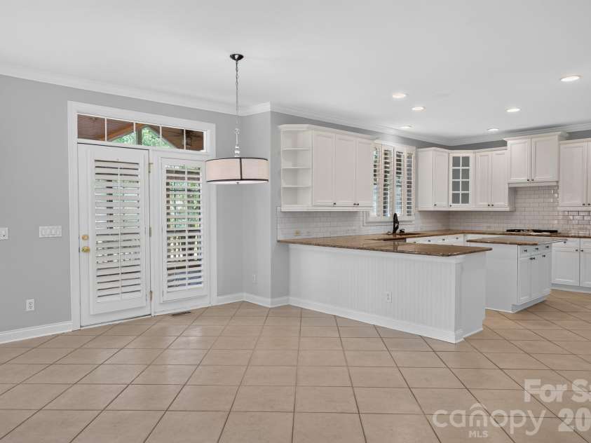 105 Castlestone Lane, Matthews, NC 28104.  MLS# CAR4407777, YatesRealty ID 40916. 