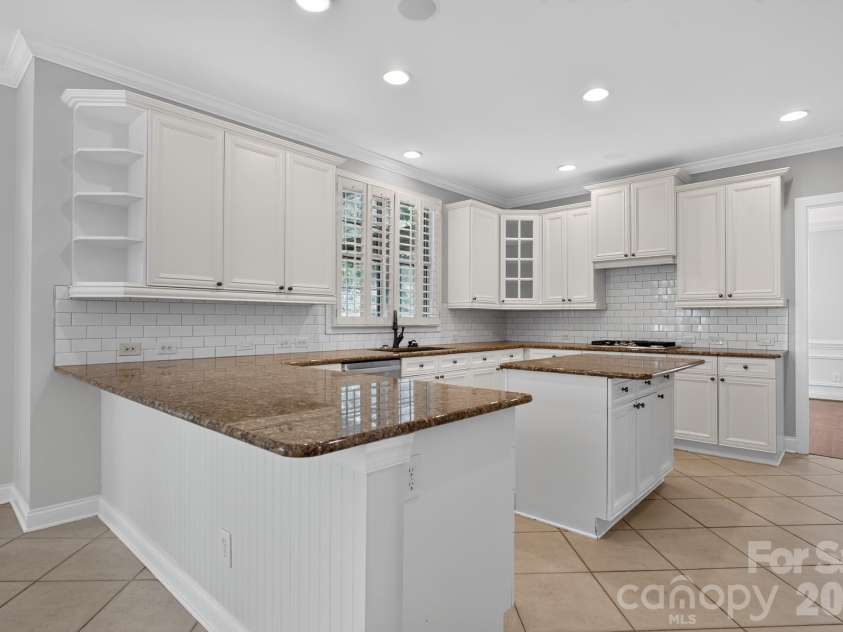 105 Castlestone Lane, Matthews, NC 28104.  MLS# CAR4407777, YatesRealty ID 40916. 