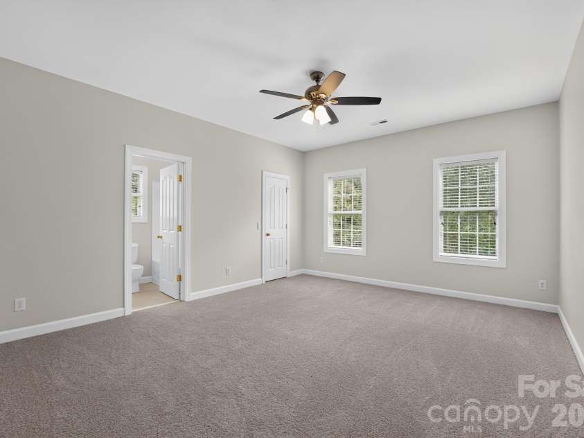 105 Castlestone Lane, Matthews, NC 28104.  MLS# CAR4407777, YatesRealty ID 40916. 