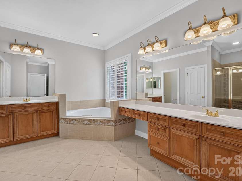 105 Castlestone Lane, Matthews, NC 28104.  MLS# CAR4407777, YatesRealty ID 40916. 