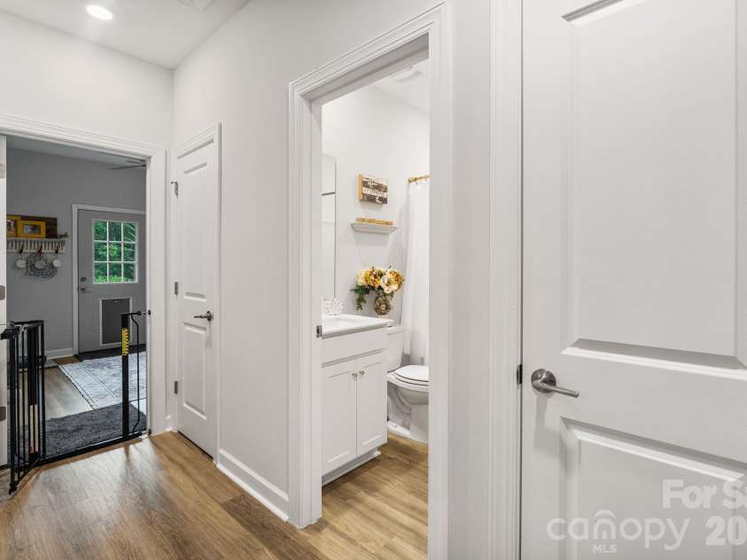 1002 Westminster Drive, Statesville, NC 28677.  MLS# CAR4400811, YatesRealty ID 40917. Full Hall Bathroom between Beds 2 & 3