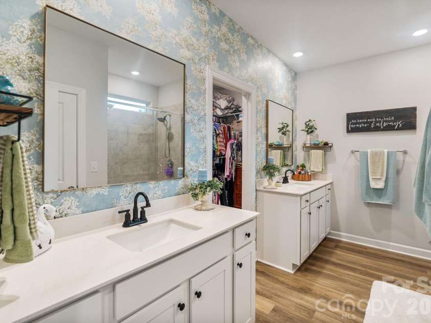 1002 Westminster Drive, Statesville, NC 28677.  MLS# CAR4400811, YatesRealty ID 40917. Primary Bath