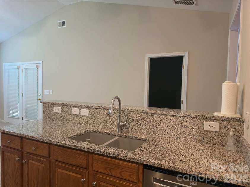 4715 Stoney Brook Lane, Harrisburg, NC 28075.  MLS# CAR4408041, YatesRealty ID 40919. Kitchen