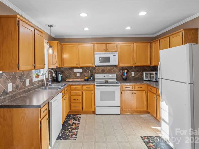 2765 Hollybrook Lane, Morganton, NC 28655.  MLS# CAR4331669, YatesRealty ID 4092. 