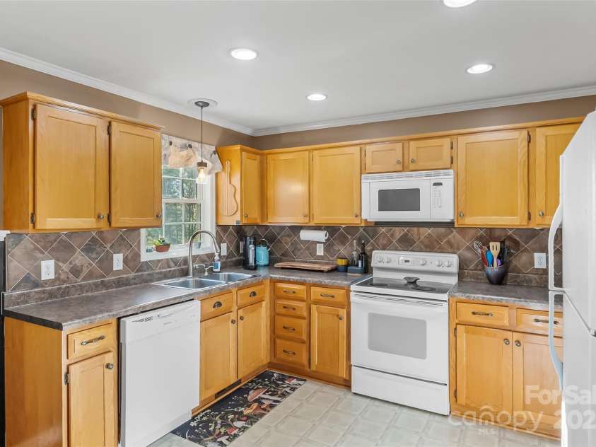 2765 Hollybrook Lane, Morganton, NC 28655.  MLS# CAR4331669, YatesRealty ID 4092. 