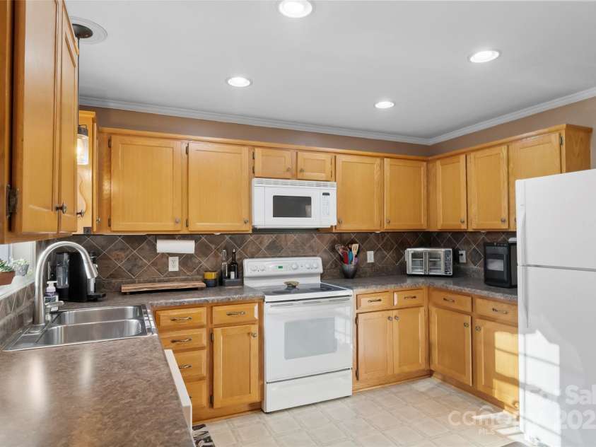 2765 Hollybrook Lane, Morganton, NC 28655.  MLS# CAR4331669, YatesRealty ID 4092. 