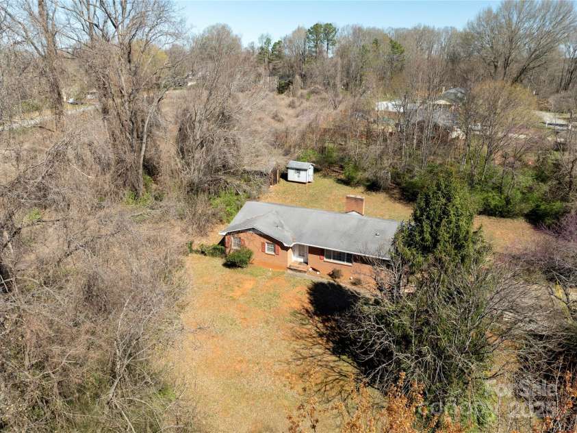 4300 Lisa Drive, Winston Salem, NC 27103.  MLS# CAR4234720, YatesRealty ID 4092. 