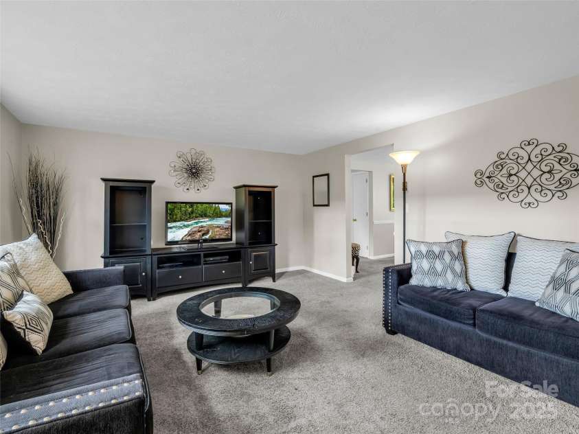 65 Brookside Drive, Hendersonville, NC 28792.  MLS# CAR4259209, YatesRealty ID 4092. 