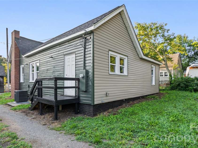633 Austin Street, Albemarle, NC 28001.  MLS# CAR4410546, YatesRealty ID 40922. 