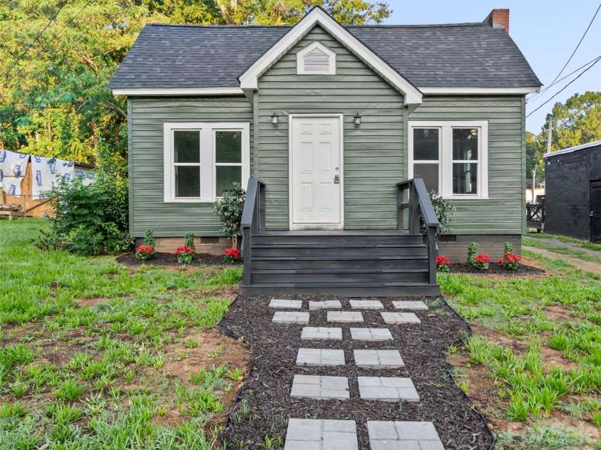 633 Austin Street, Albemarle, NC 28001.  MLS# CAR4410546, YatesRealty ID 40922. 