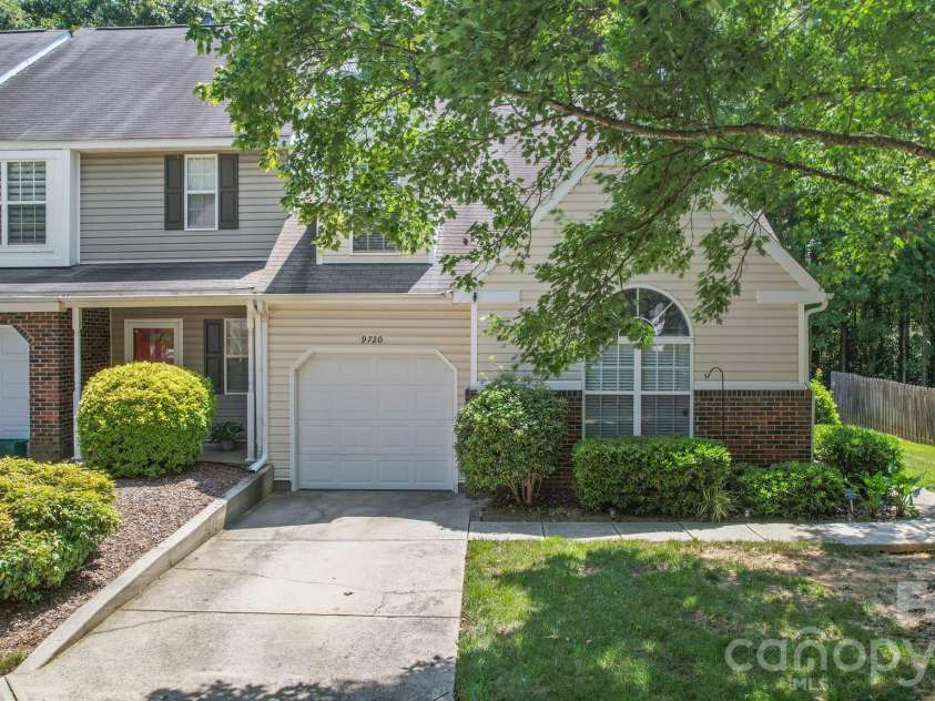 9720 Mattforest Circle, Charlotte, NC 28277.  MLS# CAR4410039, YatesRealty ID 40923. 