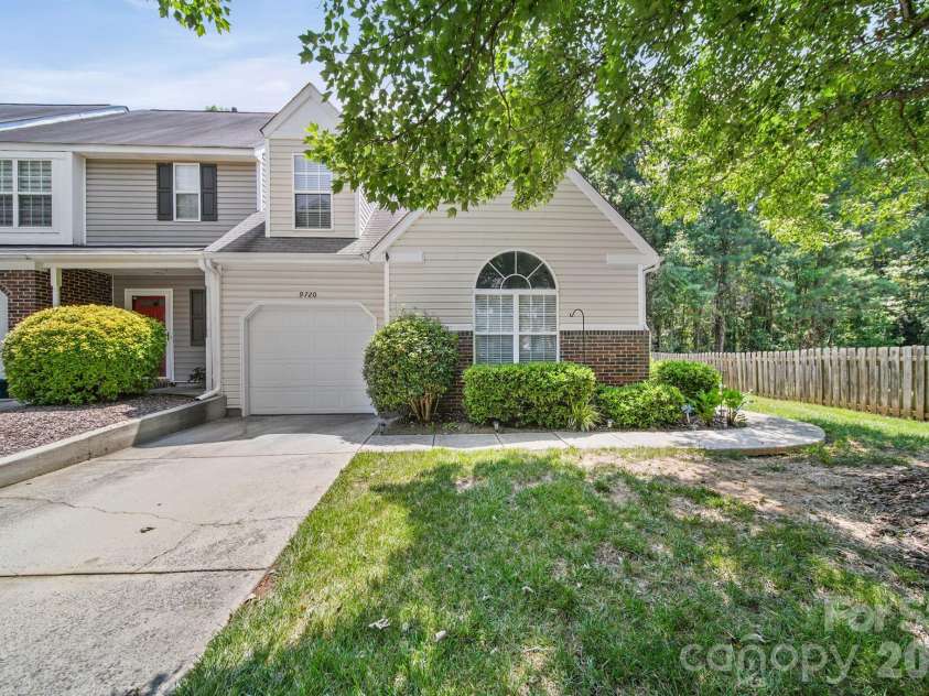 9720 Mattforest Circle, Charlotte, NC 28277.  MLS# CAR4410039, YatesRealty ID 40923. 