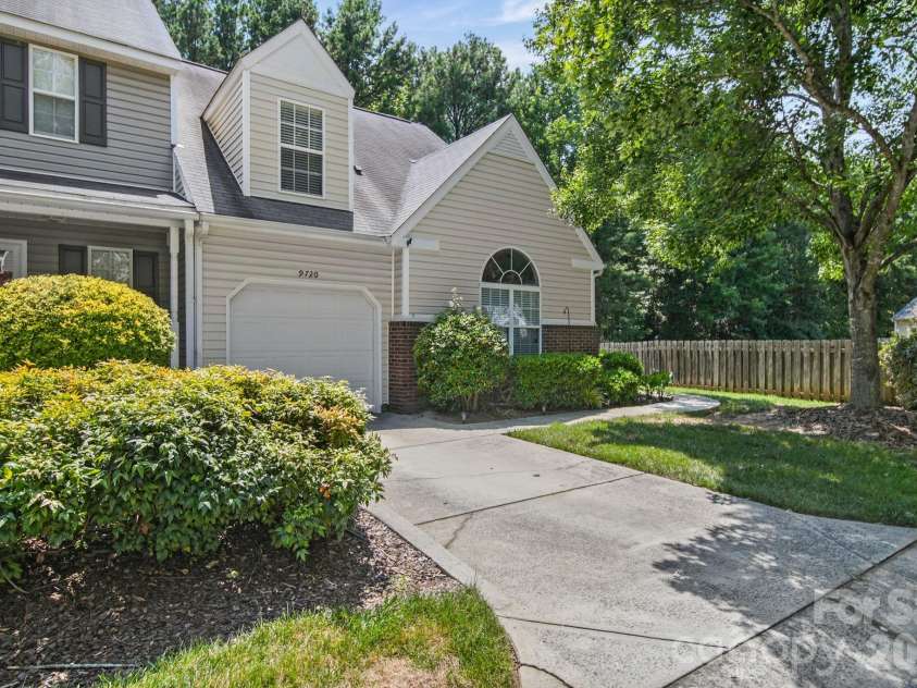 9720 Mattforest Circle, Charlotte, NC 28277.  MLS# CAR4410039, YatesRealty ID 40923. 