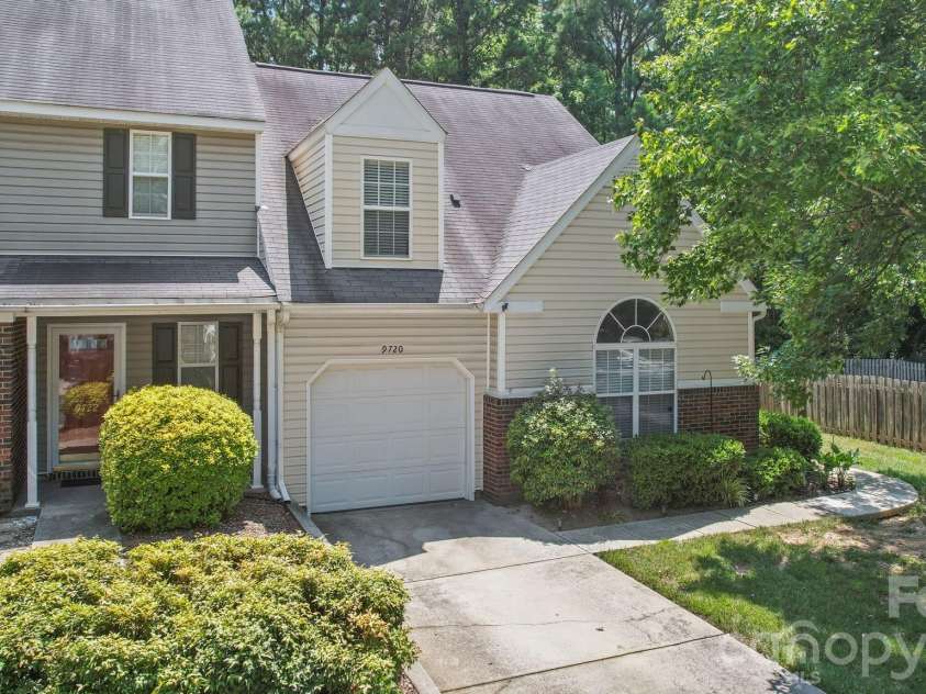9720 Mattforest Circle, Charlotte, NC 28277.  MLS# CAR4410039, YatesRealty ID 40923. 