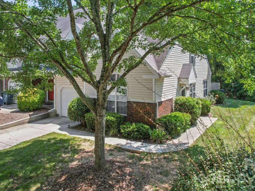 9720 Mattforest Circle, Charlotte, NC 28277.  MLS# CAR4410039, YatesRealty ID 40923. 