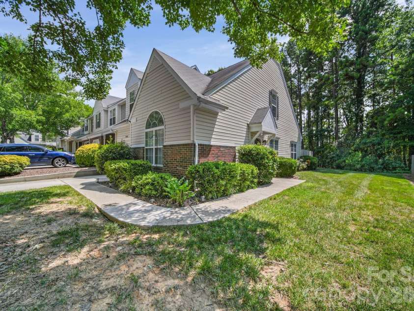 9720 Mattforest Circle, Charlotte, NC 28277.  MLS# CAR4410039, YatesRealty ID 40923. 