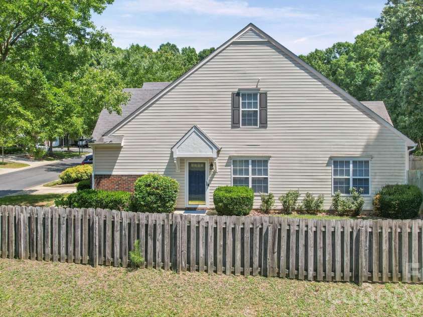 9720 Mattforest Circle, Charlotte, NC 28277.  MLS# CAR4410039, YatesRealty ID 40923. 