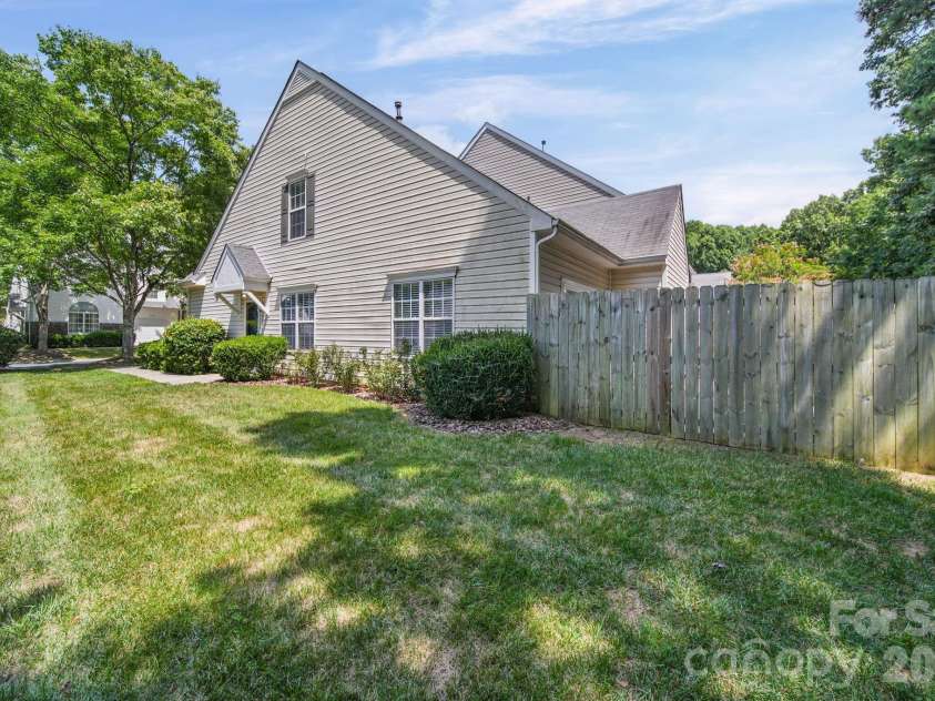 9720 Mattforest Circle, Charlotte, NC 28277.  MLS# CAR4410039, YatesRealty ID 40923. 