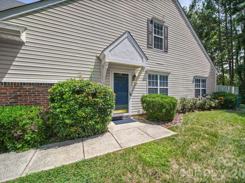 9720 Mattforest Circle, Charlotte, NC 28277.  MLS# CAR4410039, YatesRealty ID 40923. 