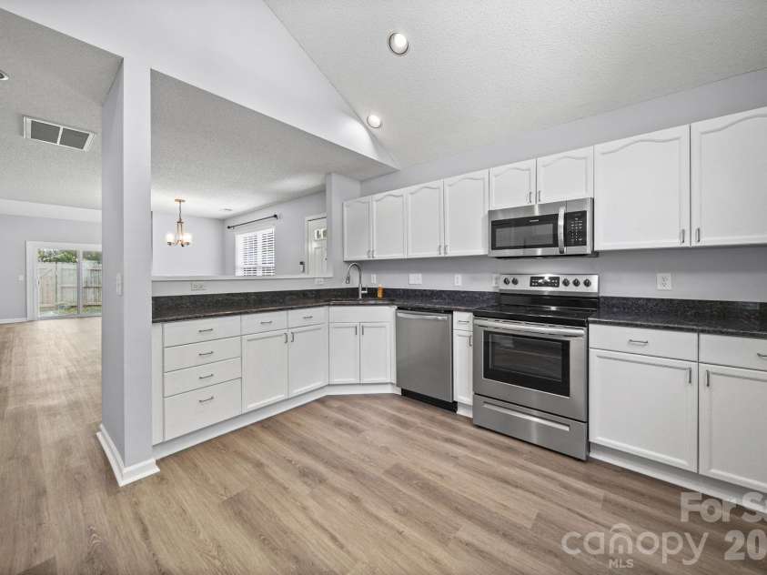 9720 Mattforest Circle, Charlotte, NC 28277.  MLS# CAR4410039, YatesRealty ID 40923. 