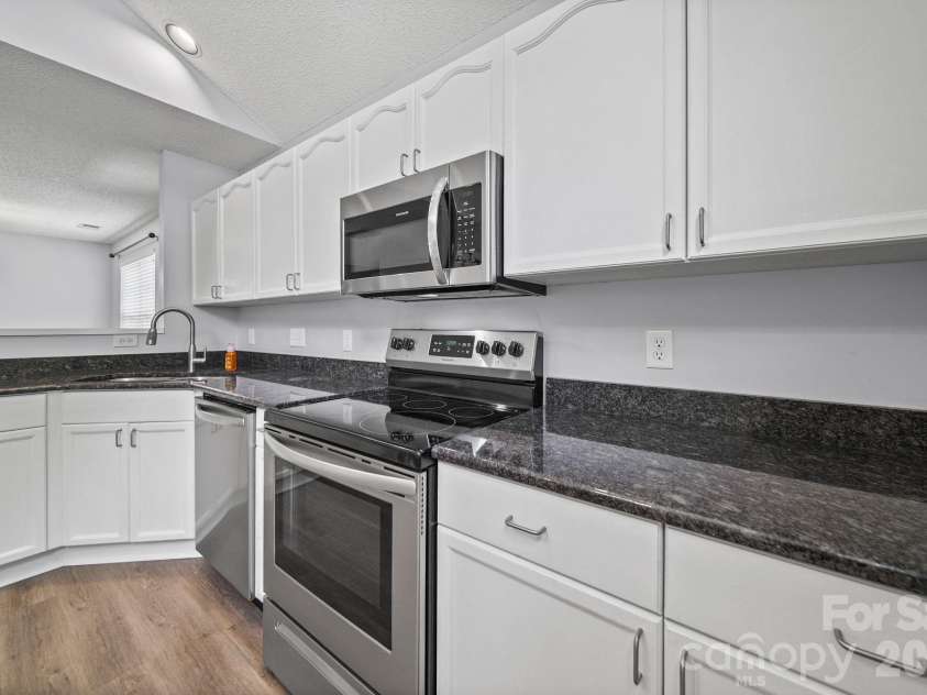 9720 Mattforest Circle, Charlotte, NC 28277.  MLS# CAR4410039, YatesRealty ID 40923. 