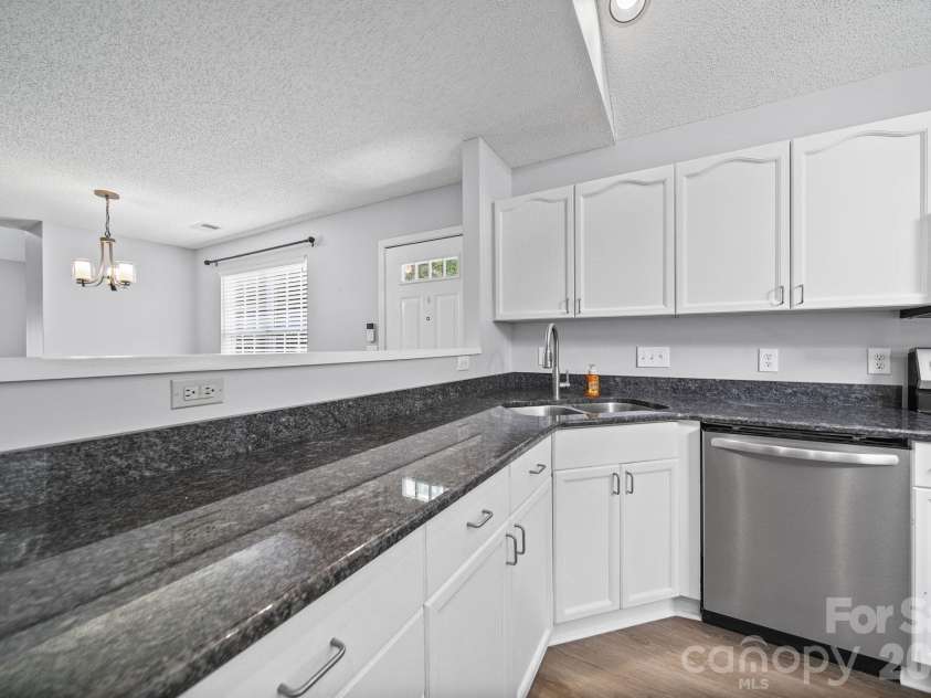 9720 Mattforest Circle, Charlotte, NC 28277.  MLS# CAR4410039, YatesRealty ID 40923. 