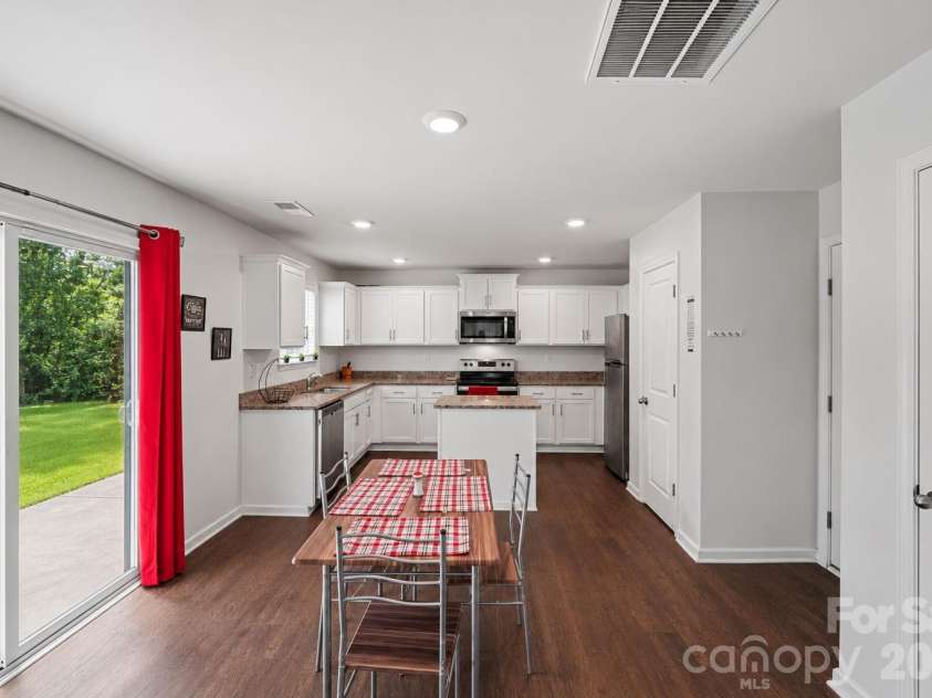 7217 Finnigan Road, Charlotte, NC 28215.  MLS# CAR4410452, YatesRealty ID 40925. 