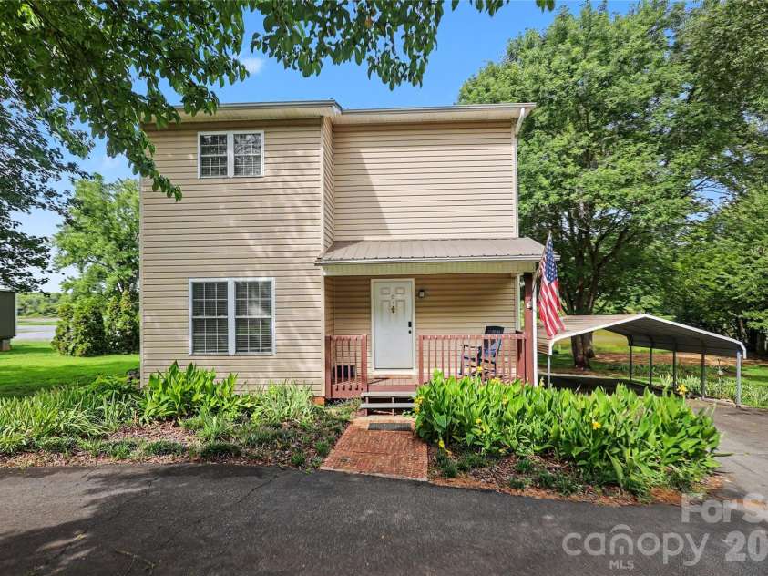 294 Riverview Boulevard, Lexington, NC 27292.  MLS# CAR4403702, YatesRealty ID 40929. 
