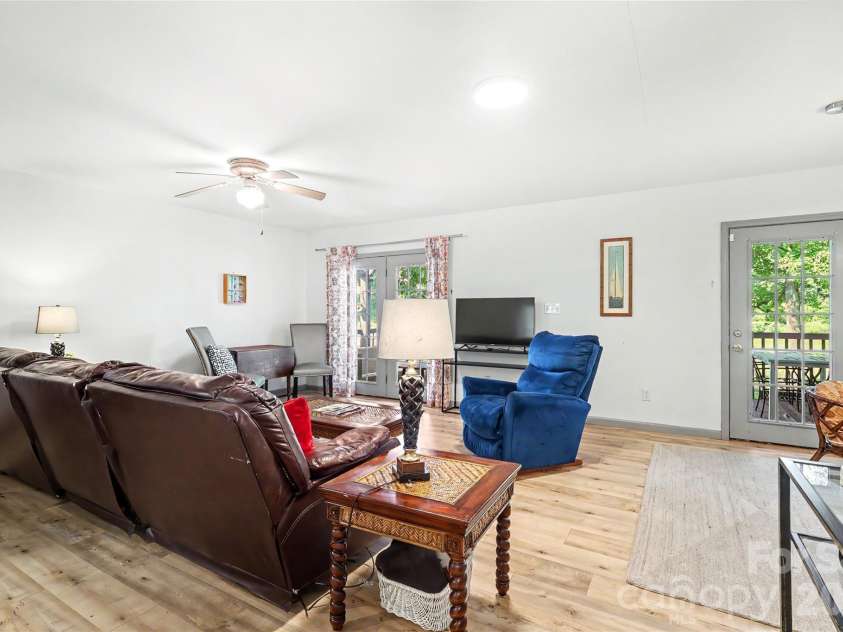 294 Riverview Boulevard, Lexington, NC 27292.  MLS# CAR4403702, YatesRealty ID 40929. 