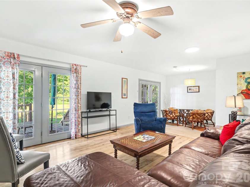 294 Riverview Boulevard, Lexington, NC 27292.  MLS# CAR4403702, YatesRealty ID 40929. 